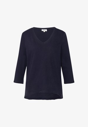 Granatowy damski shirt z dekoltem w serek, rękawami 3/4 i lekko zaokrąglonym dołem, prezentowany na białym tle.