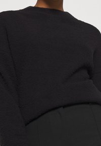 NA-KD Strickpullover - black