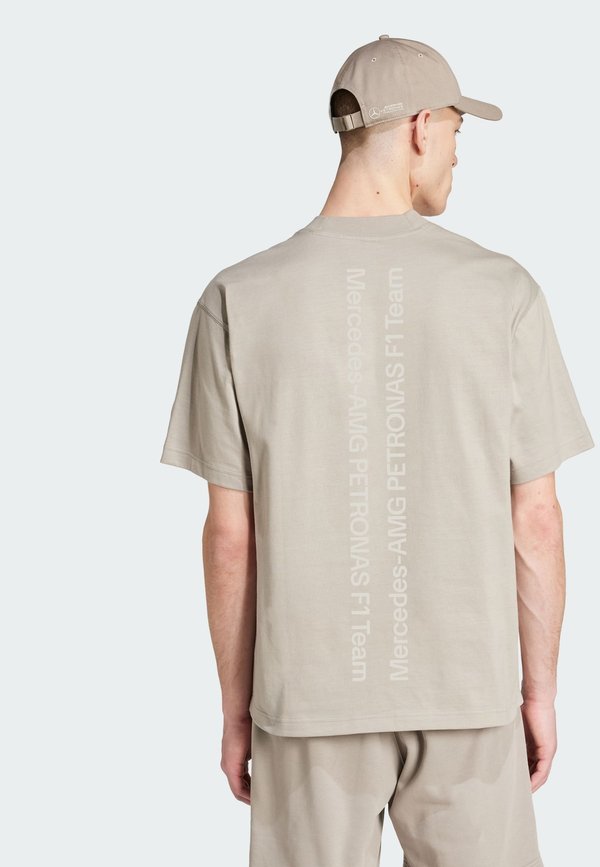 MERCEDES - AMG PETRONAS FORMULA ONE TEAM PREMIUM MEN - Print T-shirt - putty beige  alumina3