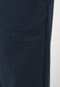 Adidas Terrex MT  - Donji dijelovi trenirke - aurora ink