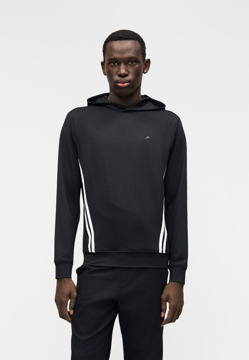 Sweatshirt preta com capuz e riscas brancas nas laterais, feita de tecido liso, com um pequeno logótipo no peito. Corte justo com punhos canelados.