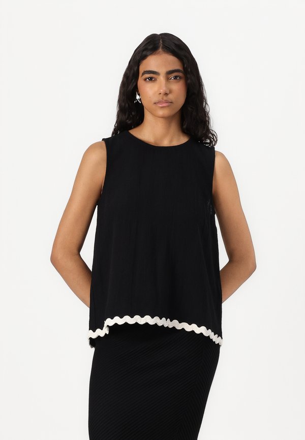 VIMANDA WAVY O NECK - Blouse2