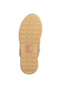 Semelle de chaussure en caoutchouc texturé beige, dotée d'une surface de prise à motif et d'une étiquette logo rose pour un confort optimal.