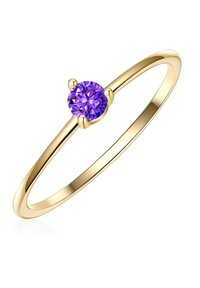 Guldring med en rund, lila ädelsten i en fyrklorad design. Slät, tunn band med en polerad finish.