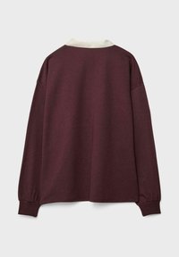 Mørkerød sweatshirt med en cremefarvet krave, lange ærmer og elastiske manchetter. Stoffet ser blødt ud med en glat tekstur og afslappet pasform.