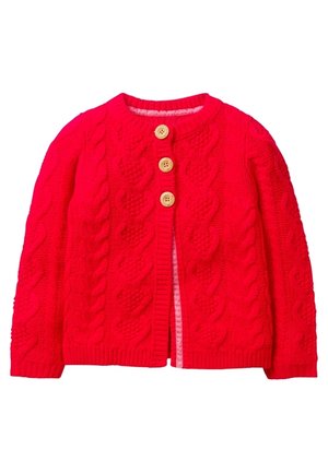 Cardigan bébé rouge tricoté avec motifs torsadés et coeurs, trois boutons en bois et manches longues.