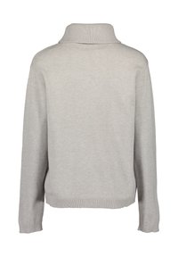 Lichtgrijze trui met een hoge geribbelde kraag, drop shoulders en geribbelde manchetten en zoom. Zachte textuur en een iets losse pasvorm.