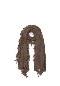Écharpe marron à franges avec une texture côtelée, fabriquée en matériau doux. Présente des extrémités coupées de manière irrégulière pour un détail supplémentaire.