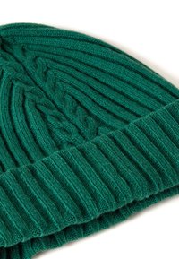 United Colors of Benetton IN CABLE WITH TURN UP CUFF - Berretto - green