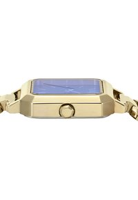 Orologio rettangolare dorato con quadrante blu, cassa ottagonale e cinturino testurizzato. La corona si trova sul lato destro.