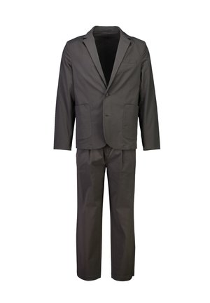 Mørkegrå herredress med singleknappet blazer og matchende bukser med rette ben på hvit bakgrunn.