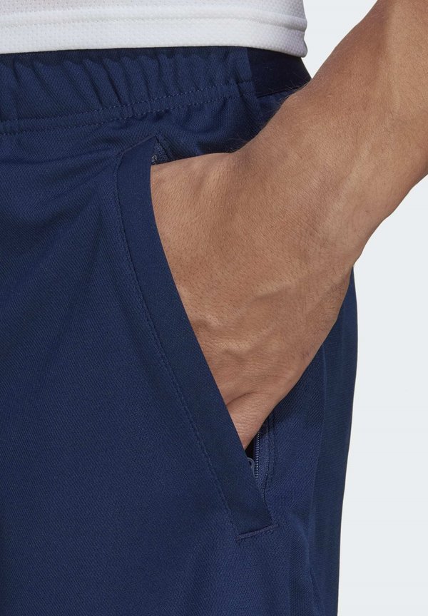 ESSENTIALS LOGO - Sports shorts2