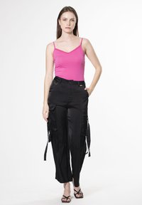 INFLUENCER Top - azalea