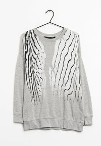 Felpa grigia con un motivo a strisce astratte in bianco e nero sulla parte anteriore, con collo rotondo e polsini e orlo a coste.