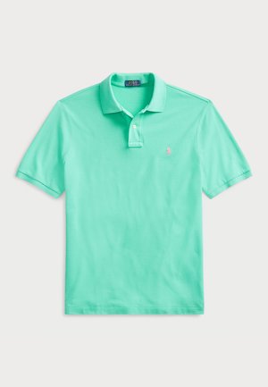 Polo vert menthe en coton, avec un col classique, des manches courtes et un petit logo brodé sur la poitrine gauche.