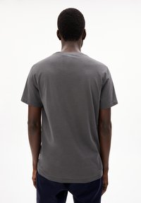 ARMEDANGELS JAAMES - Basic T-shirt - acid black