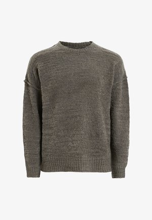 Harmaa puuvillane pusa tekstureeritud kudumisega, ümar kaelus ja pikad varrukad. Omab ribakujulisi mansette ja alläänt, ning veidi langenud õlavarrejooni.