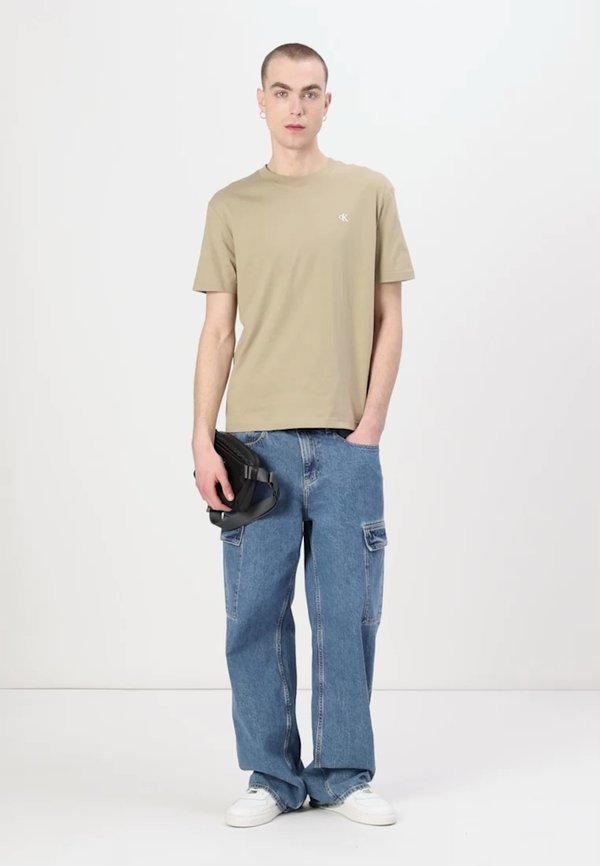 SERIF FONT GRAPHIC TEE UNISEX - Print T-shirt - tree house4