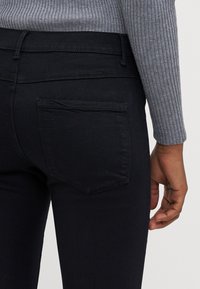 ONLY Petite ONLRAIN  - Uske traperice - black denim