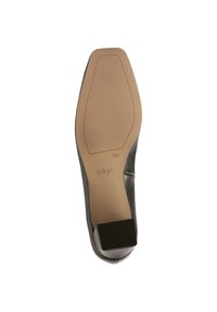 Sola di scarpa in pelle nera con una forma liscia e arrotondata. Caratterizzata da un tacco a blocco basso e logo del marchio impresso. Suola in gomma di colore marrone chiaro.