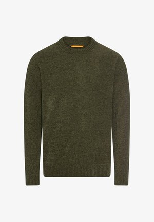 Dunkelgrüner gestrickter Rundhalsausschnitt-Pullover mit langen Ärmeln sowie gerippten Bündchen, Saum und Kragen auf weißem Hintergrund.