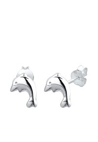 Les boucles d'oreilles en forme de dauphin en argent présentent une finition polie avec un petit accent en gemme sur chaque pièce. Le fermoir est un clip papillon.