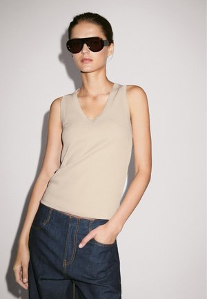 - T-shirt basic