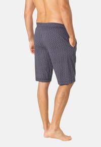 Shorts de bain pour homme bleu marine avec un motif géométrique, tissu tissé, poches latérales et coupe décontractée, arrivant juste au-dessus du genou.