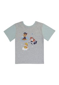 Camiseta de algodón gris con una manga en azul claro, con personajes de perros de caricatura sobre nubes y acentos de estrellas en el diseño central.