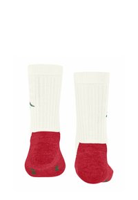 Białe, prążkowane skarpetki z czerwonym piętą i palcami, z małym zielonym akcentem. Miękka tkanina, długość do połowy łydki, odpowiednie do noszenia na co dzień.