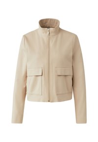 Beżowa krótka kurtka wykonana z gładkiej tkaniny, z wysokim kołnierzem, przednim zamkiem błyskawicznym i dwoma dużymi naszywanymi kieszeniami z przodu.