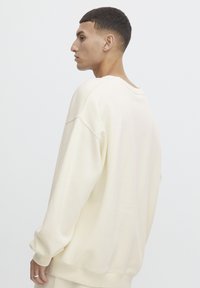 Thumbnail Image 3