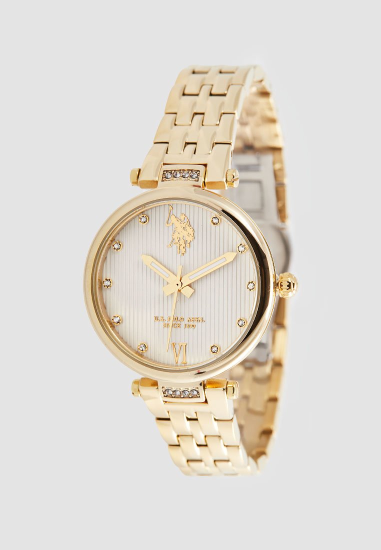 Reloj de oro con una esfera rayada de plata, acentos de diamantes y una pulsera de eslabones en tono dorado. Presenta una caja redonda y el número romano VI.