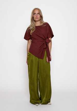 PEPPERCORN, PEPPERCORN BLOUSE PCREBECCA BLOUSE - Blúzka - maroon red
