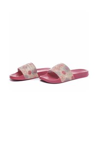 Chanclas de goma ligeras con una base rosa y correas con un patrón floral en blanco, rosa y azul. Diseño de punta abierta con suela plana.