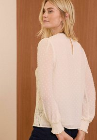 Love & Roses REGULAR FIT CREW NECK - Blúz - cream