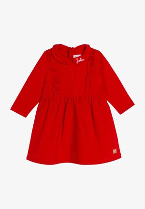 Rotes Langarm-Kleid für Kleinkinder mit Peter-Pan-Kragen, vertikalen Rüschen-Details auf der Vorderseite und "Jolie" auf dem Kragen gestickt.