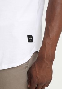 Only & Sons ONSMATT LONGY TEE 7 PACK - T-shirt básica - white/black/light grey melange