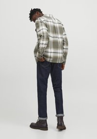 Jack & Jones PREMIUM JPRROY - Camisa - beetle