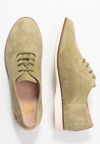 Apple of Eden Chaussures à lacets - khaki