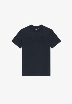Marineblaues T-Shirt mit kurzen Ärmeln, Rundhalsausschnitt und erhabenem "NEW ERA"-Text auf der Brust.