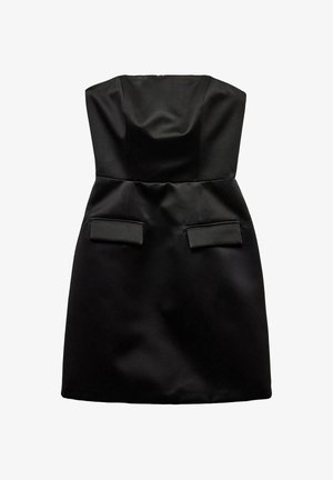 Vestido negro sin tirantes en una tela suave y mate. Cuerpo ajustado con dos pequeños bolsillos de parche en la cintura. Largo corto con un diseño estructurado.