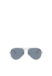Occhiali da sole aviator con montatura in metallo argentato, lenti grigie scure e naselli regolabili. Le astine sottili si estendono dagli angoli della montatura.
