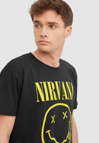 INSIDE NIRVANA - Camiseta estampada - black