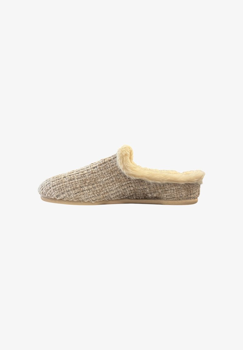 Beige slipper met textuur en faux fur voering, open achterkant en een flexibele tan zool. Het oppervlak heeft een geweven patroon voor extra comfort.