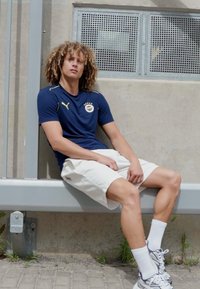 Puma FENERBAHCE ISTANBUL CASUALS TEE - Klubové oblečení - club navy/speed yellow