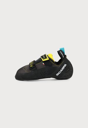 Schwarzer und gelber SCARPA Kletterschuh mit zwei verstellbaren Klettverschlüssen und blauem Laschen am Absatz, Seitenansicht auf weißem Hintergrund.