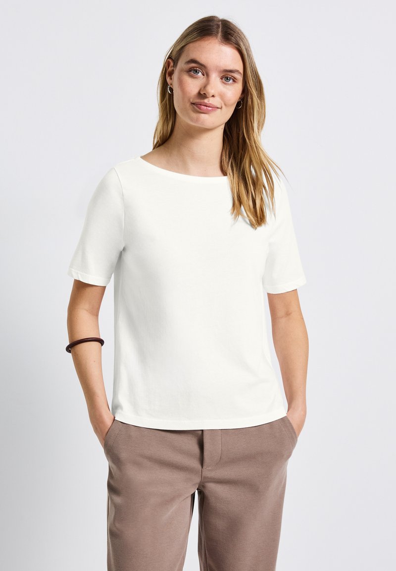 Maglietta bianca a maniche corte con scollatura rotonda. Realizzata in tessuto liscio, presenta una vestibilità comoda e un design semplice e minimalista.