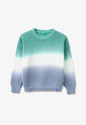 Sweter z długim rękawem, wykonany z dzianiny waflowej, z poziomymi gradientowymi paskami w kolorach morskim, białym i jasnoniebieskim, z prążkowanym okrągłym dekoltem i mankietami.