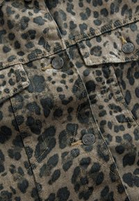 REGULAR FIT - Džinsinis švarkelis - leopard